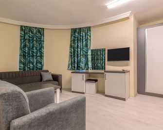 Side Meryam Suit Deluxe Hotel - Side