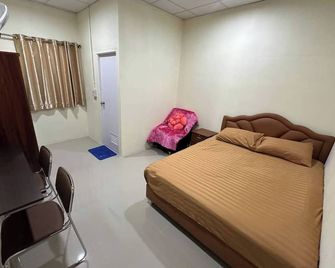 Nopphadon Hotel - Racha Thewa - Bedroom