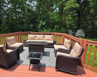 Spacious & Luxury Retreat Home in Waldorf - Waldorf - Innenhof