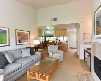 760 Cottages at Silverado condo - Napa - Living room