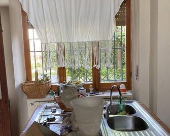 Country mansion on the hills - Cuccaro Monferrato - Kitchen