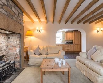Fisherman's Cottage - Seahouses - Living room