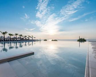 Atlantica Mikri Poli Kos - Kardamena - בריכה