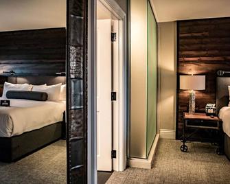 Ironworks Hotel - Beloit - Bedroom