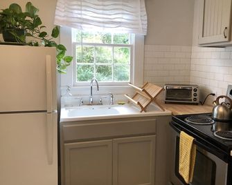 The Writers Nest Peaceful studio apartment near historic downtown - Statesville - Cocina