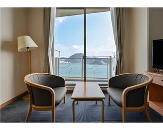 Kaikyo View Shimonoseki - Shimonoseki - Wohnzimmer
