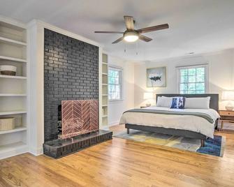 Bright Cary Home with Deck Less Than 15 Mi to Raleigh! - Cary - Bedroom