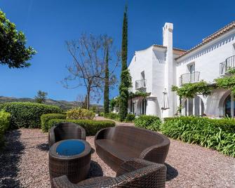 B Bou Hotel Cortijo Bravo - Vélez-Málaga - Building