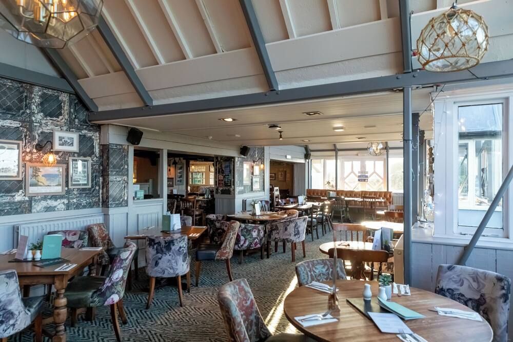 The Spyglass & Kettle by Greene King Inns - בורנמאות' - מסעדה