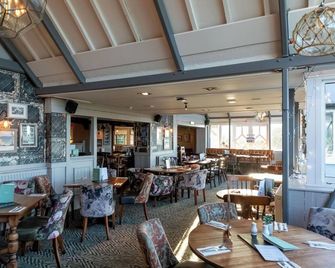 The Spyglass & Kettle by Greene King Inns - בורנמאות' - מסעדה