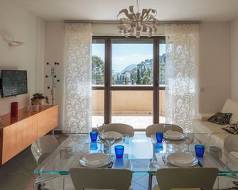 Parco Villa Fiske 2 - Alassio - Eetruimte