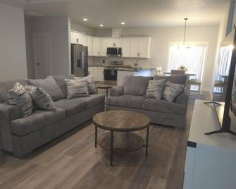 Charming 3-bedroom house in Caldwell with WiFi and AC. - Caldwell