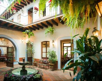 إل ميسون ديل ألفيريز إكسالابا - خالابا - شرفة مرصوفة