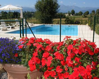 Gite Montaigu with large pool and stunning mountain views. Sleeps up to 4 - Cieutat - Pool