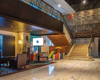 Blue Sky Hotel - Balikpapan - Lobby
