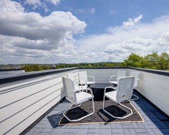 Vintage Couture #3-Rooftop Retreat-Sleeps 8 - Nashville - Balkon