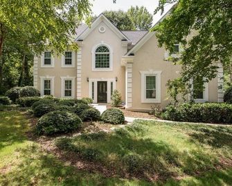 New Southern Charm Atl 4 Bdr/3 Bath Executive Home - Norcross - Building