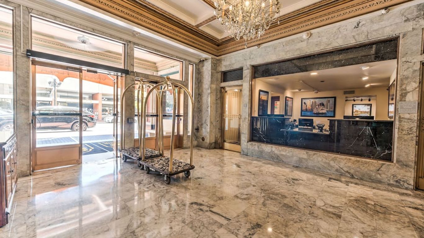 Gaslamp Plaza Suites