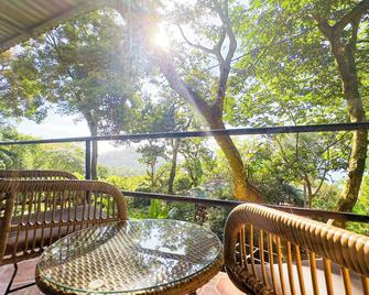 Mango Moon Villa - מנואל אנטוניו - מרפסת