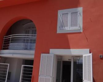 Les pieds dans la mer Best place - Villefranche-sur-Mer - Building