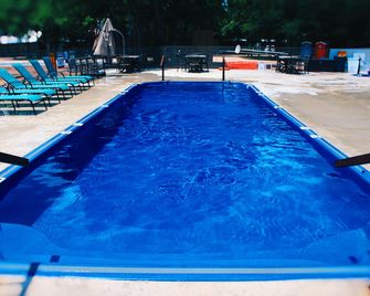 Ideal Glamping Getaway - Luxurious Tented Cabin by the Geronimo Creek in Seguin, Texas - Seguin - Piscine