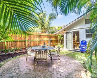 Since 1985 Legal Lanikai Garden Studio AC, across the street from Lanikai Beach! - Kailua - Patio