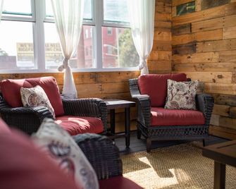 Beautiful Strip District Studio w/ Outdoor Loggia - Pittsburgh - Sala