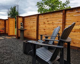 Wine Country Tiny House Located at a Farmhouse Brewery - Milton-Freewater - Patio