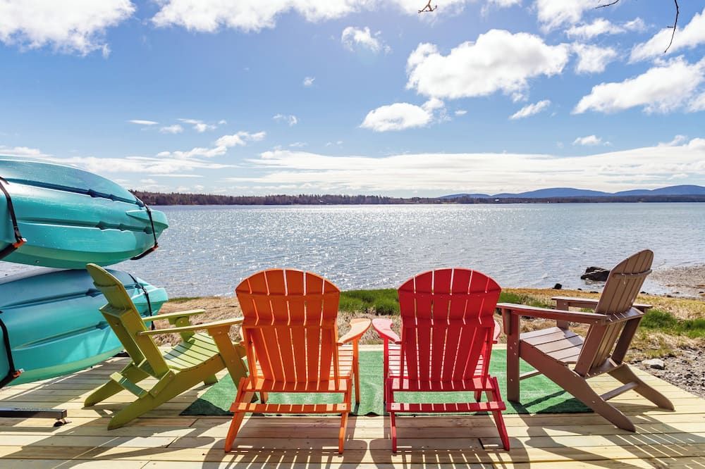Charming Acadia beachfront cottage, close to Acadia National Park & Bar Harbor. - Trenton - Terasa