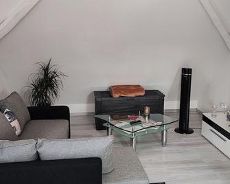 Antony Home Ferienwohnung - Ostrach - Living room