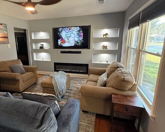 'Misty Blue'-Newly Renovated home in Blytheville - Blytheville - Wohnzimmer