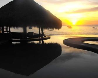 Villas De Cortez, Beachfront, Poolside, , 1 Br Condo, 24 Pickleball Courts - Los Barriles - Pool