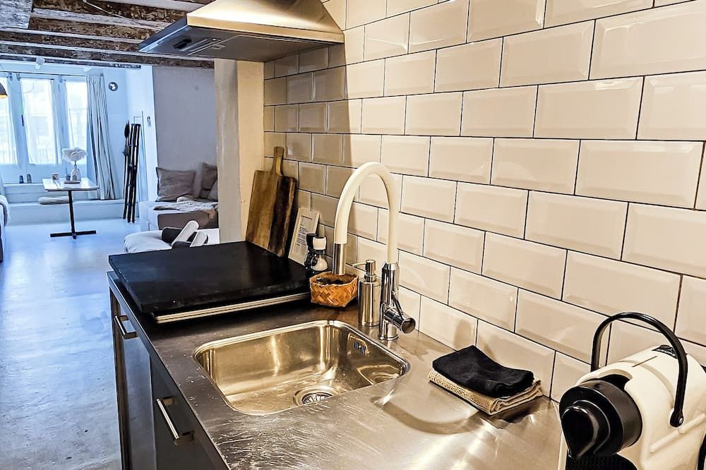 JoyJoyJoy the White Wilde ecolicious studio in a historic Canalhouse from 1799 with terrace at the canals - Amsterdam - Kitchen