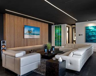 Modern City Loft in Downtown River District - Fort Myers - Lounge
