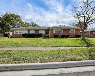 Housepitality - The Gahanna Ranch - 3 Br - Airport - Gahanna