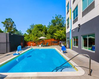 Tru by Hilton Asheville Blue Ridge Parkway - Asheville - Piscina