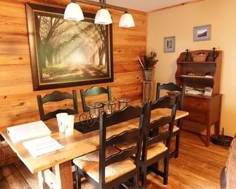 London's Mountain House - Cozy Romantic Mountain Cabin - Easy Paved Road Access - Robbinsville - Dining room