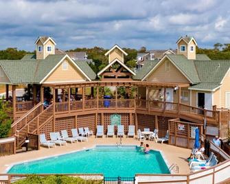 Beautiful Southport, Golf Frontage & Oak Island Beach Club .New Quartz Counters - Southport - Building