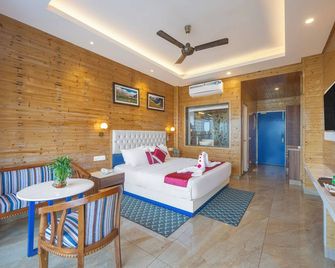 Wood Stock Luxury Kasauli - Mountain View - Shimla - Schlafzimmer