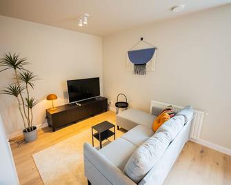 Contemporary Stylish 3bdr Apartment Pka - Rotterdam - Olohuone