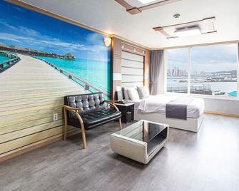 Sokcho Ritz Hotel - Sokcho - Bedroom