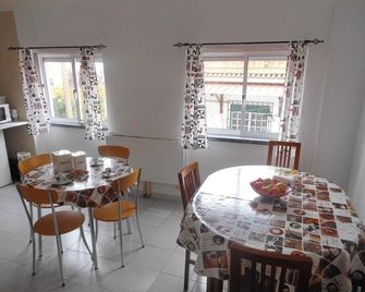 Lisbon Cosy Hostel - Lisbon - Dining room