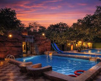 Daksh Resort And Amusement Park - Sasan Gir - Pool