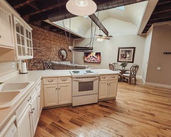 The Esquire - King Suite on Abbeville's Historic Square - Abbeville - Cocina
