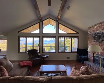 Captivating Flathead Lake Views 6 bd 3.5 bath - Lakeside - Sala de estar