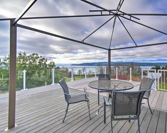 Breathtaking Port Ludlow Home w/ Deck & Yard - Port Ludlow - Balcón