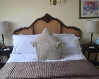 The Waltzing Weasel B&B - High Peak