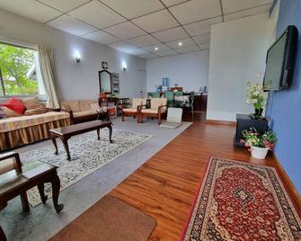 Peaceful Private Cottage in Khaira Gali Galyat Murree - Murree - Lounge