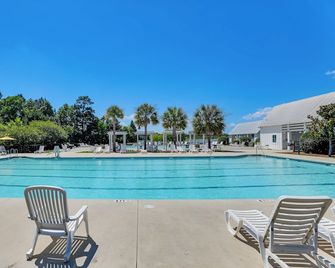 Community Pools + Dock: Moncks Corner Getaway - Moncks Corner - Pool