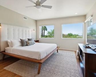 Tranquil Mid-Century Home in Foothills home - Tucson - Bedroom